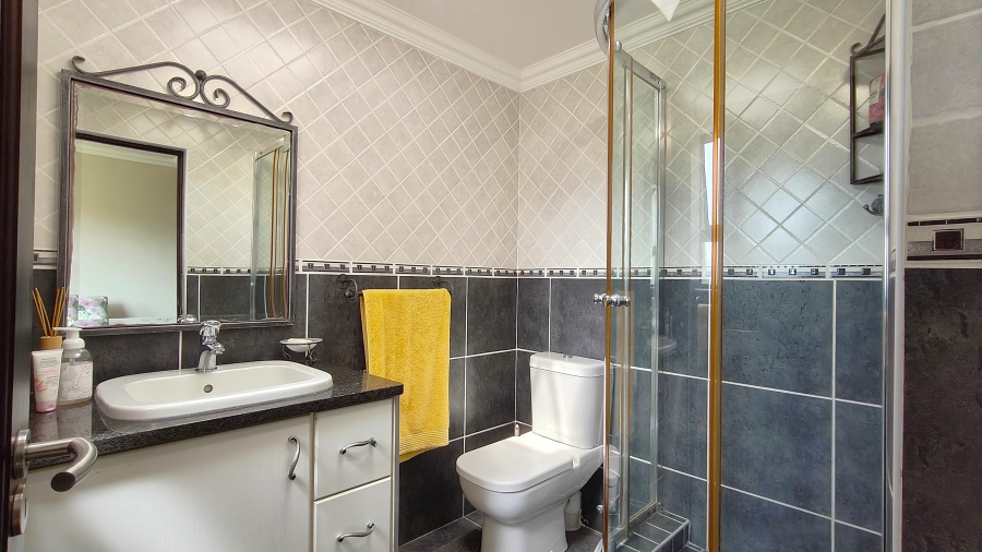 5 Bedroom Property for Sale in Num Num Cape Estate Western Cape